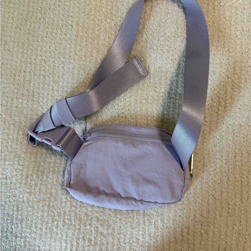 NWOT Lululemon Belt Bag - Picture 2 of 2